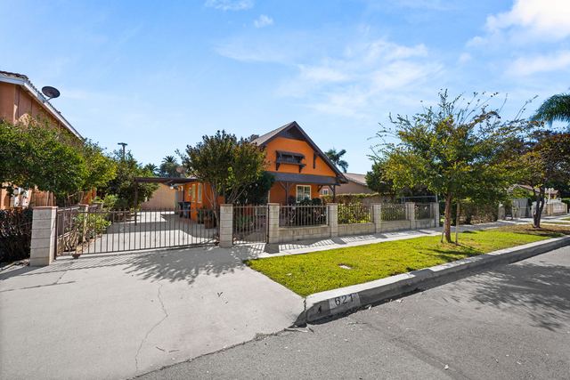 621 W Sunkist St: Front of the home with gated driveway