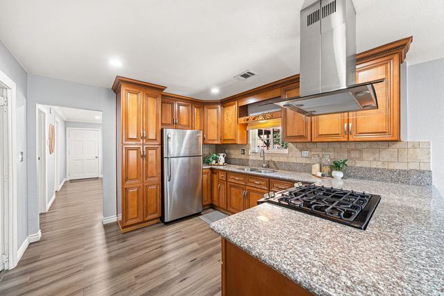 621 W Sunkist St: Kitchen toward the hallway