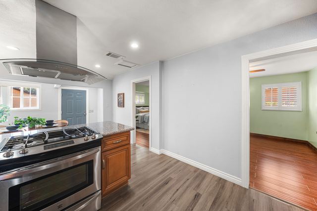 621 W Sunkist St: Kitchen with view to the bedrooms