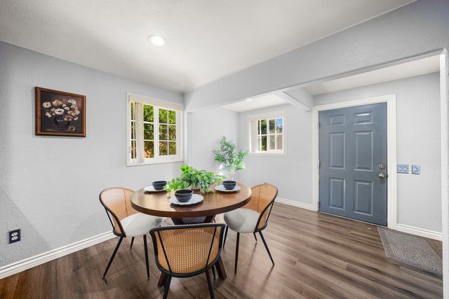 621 W Sunkist St: Dining area