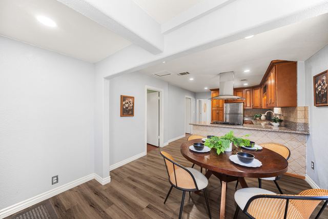 621 W Sunkist St: Dining area and kitchen