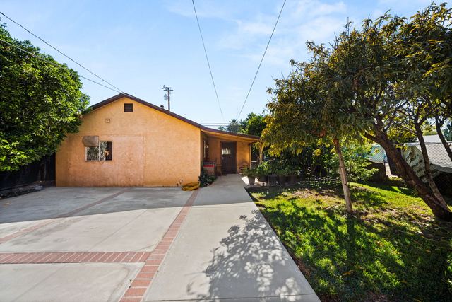 621 W Sunkist St: Backyard and rear structure