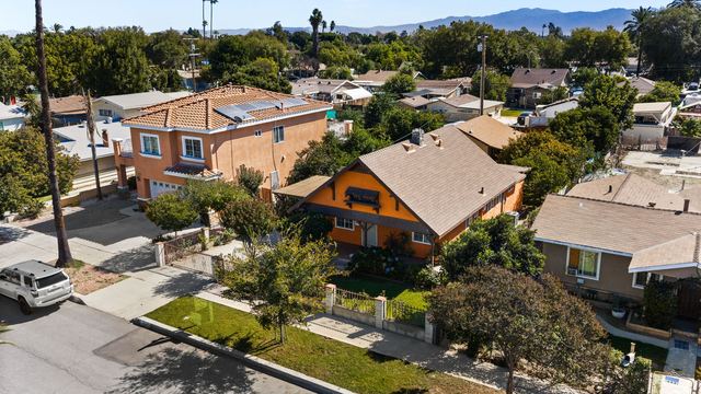 621 W Sunkist St: Aerial view of the home