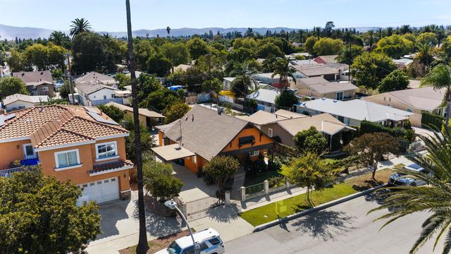 621 W Sunkist St: Aerial view of the street