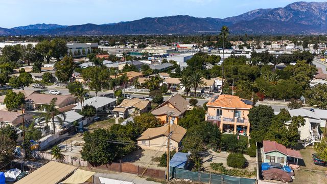621 W Sunkist St: Aerial view toward the mountains